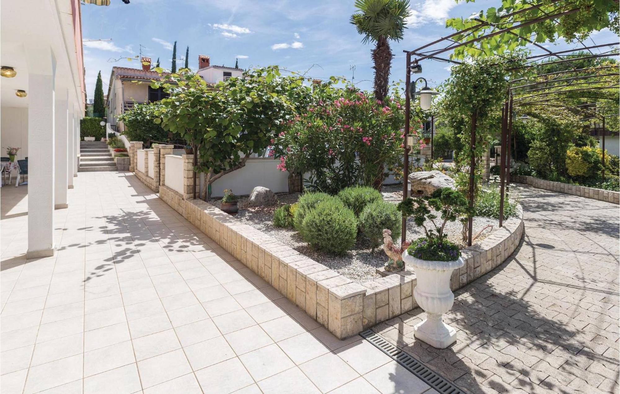 2 Bedroom Beautiful Apartment In Savudrija Exterior photo