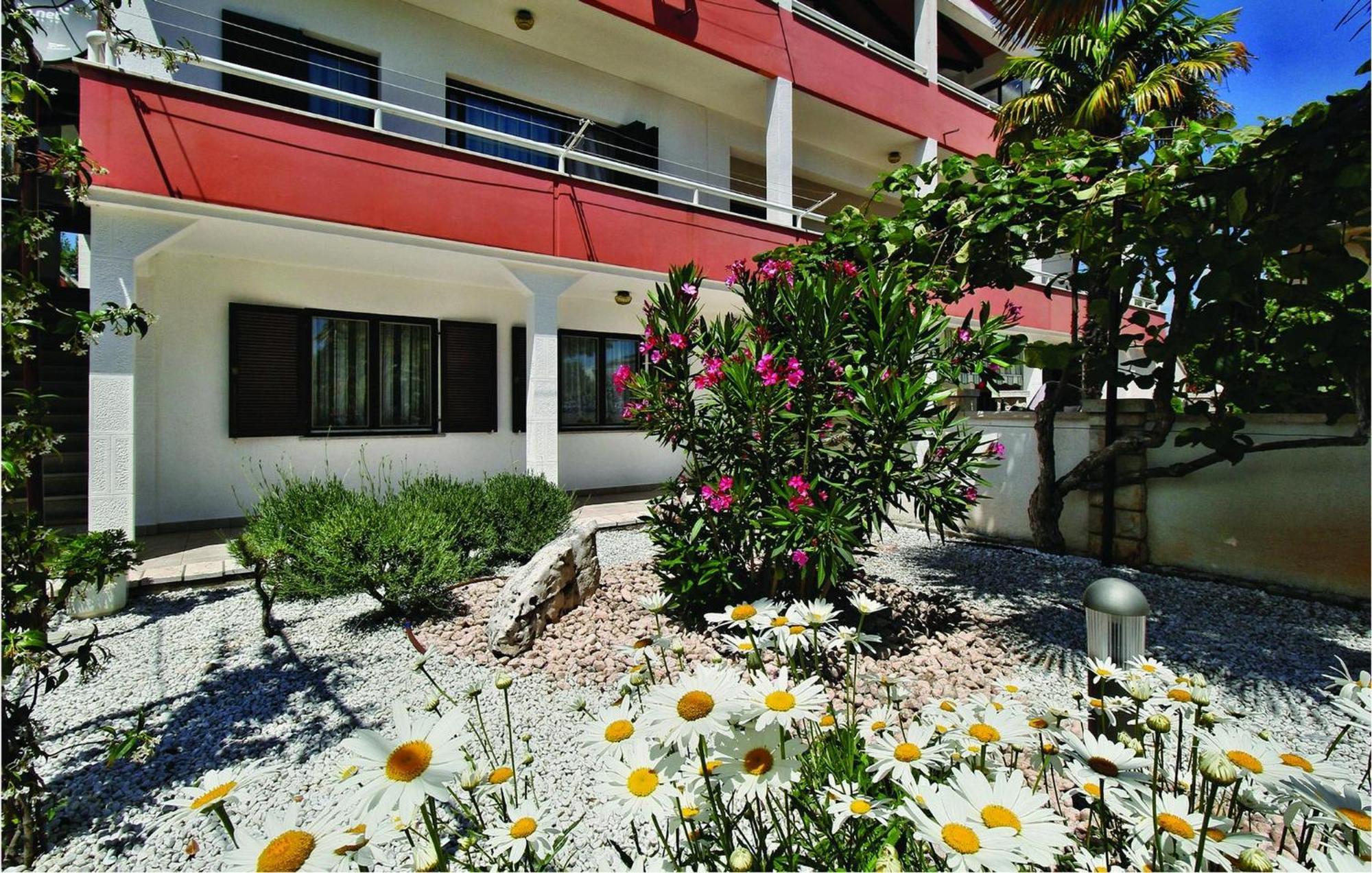 2 Bedroom Beautiful Apartment In Savudrija Exterior photo
