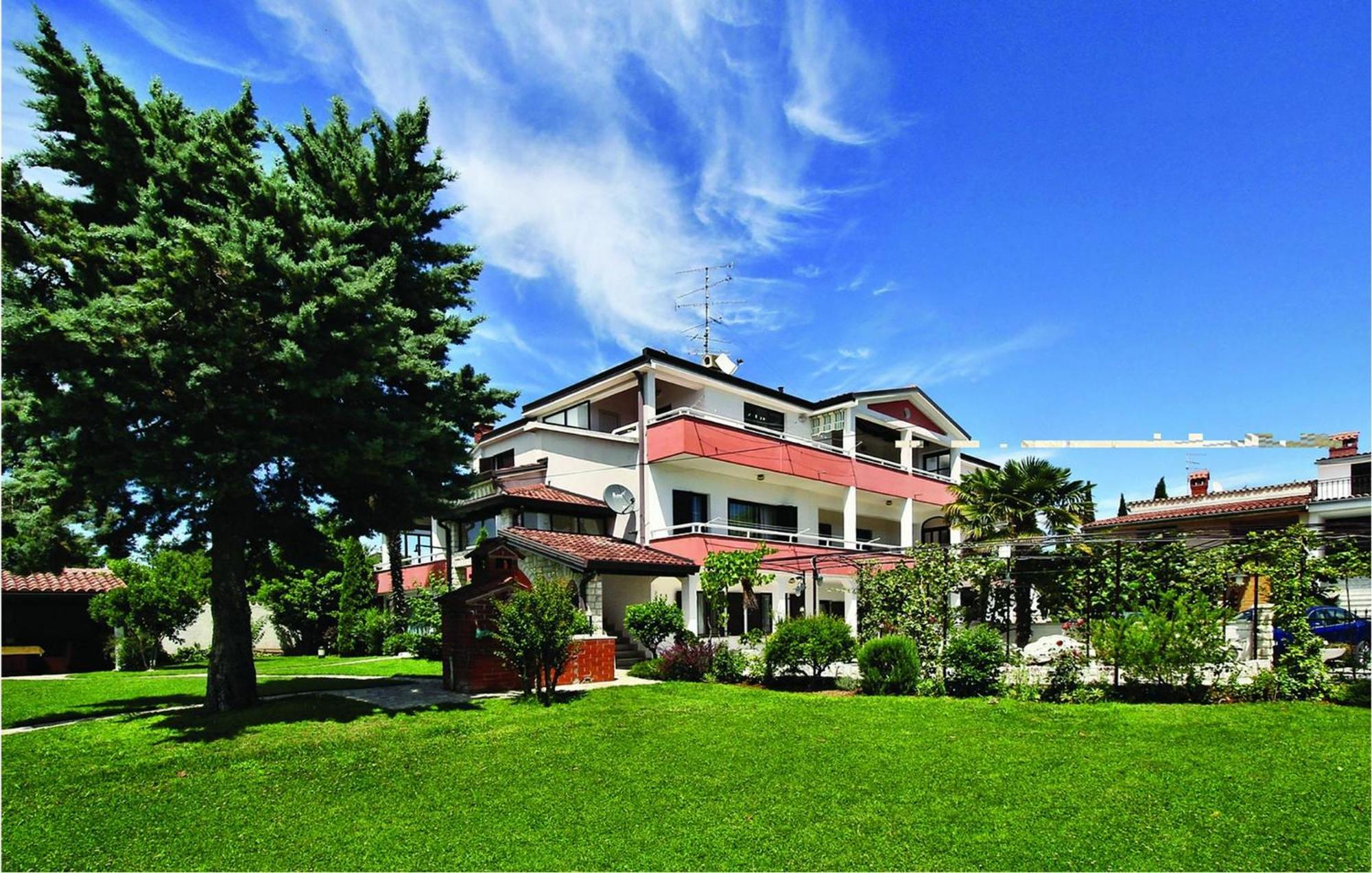 2 Bedroom Beautiful Apartment In Savudrija Exterior photo