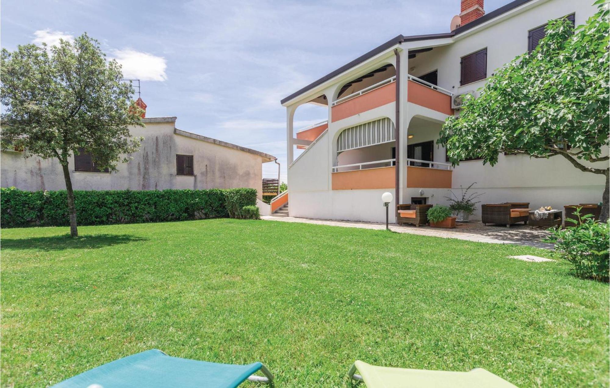 2 Bedroom Beautiful Apartment In Savudrija Exterior photo