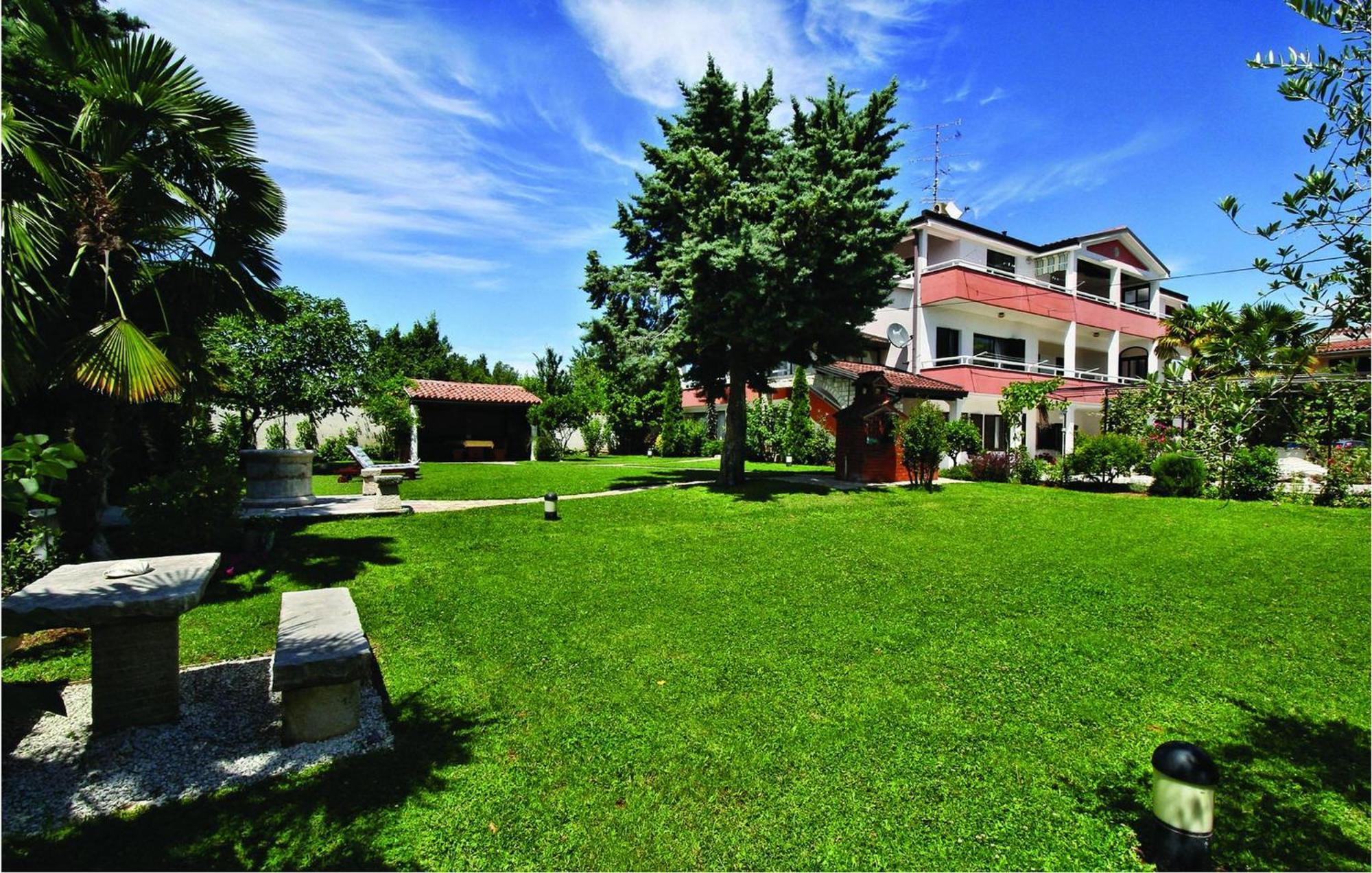 2 Bedroom Beautiful Apartment In Savudrija Exterior photo